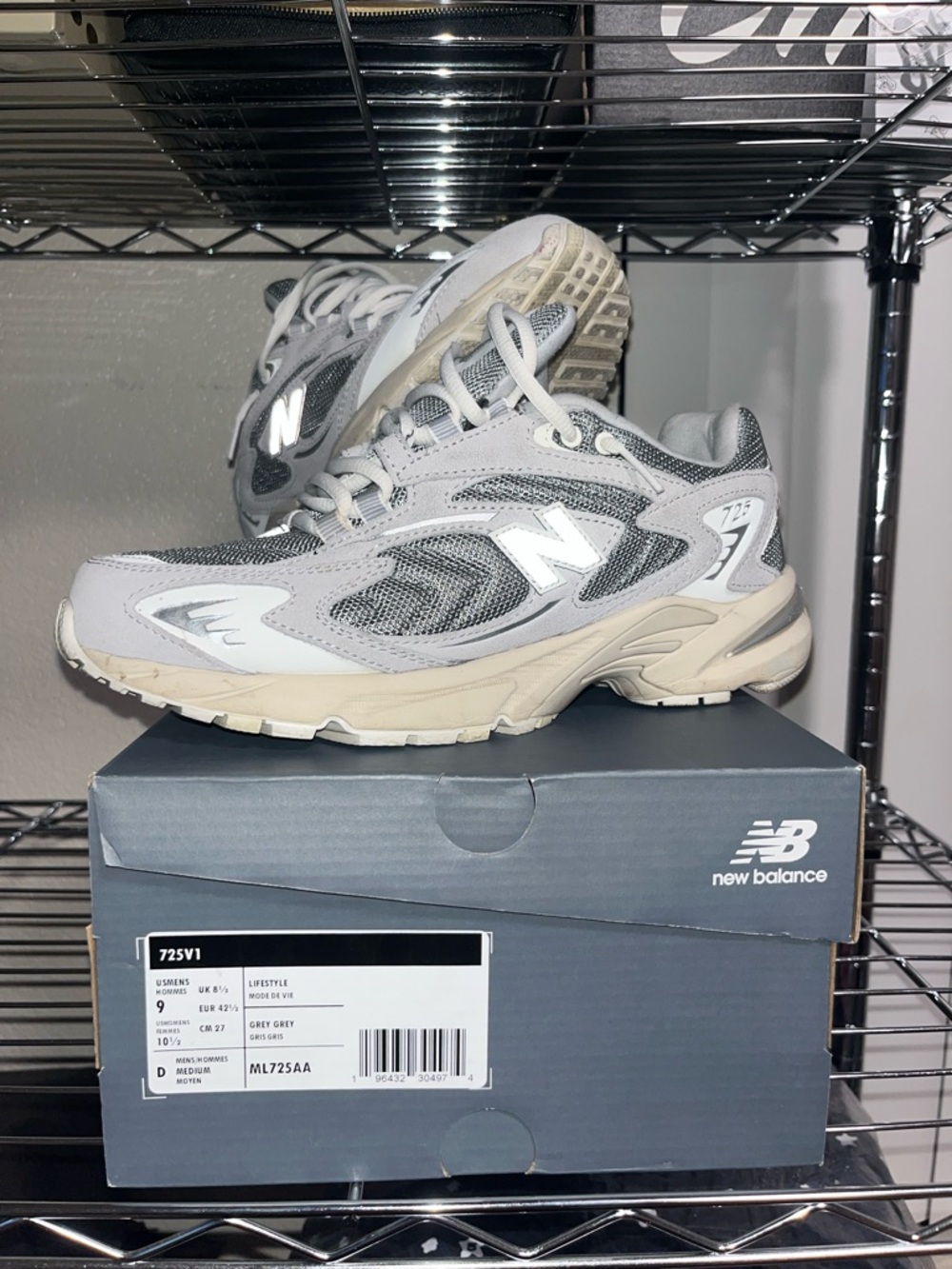 New Balance Grey and Cream 725V1 Mesh Trainer